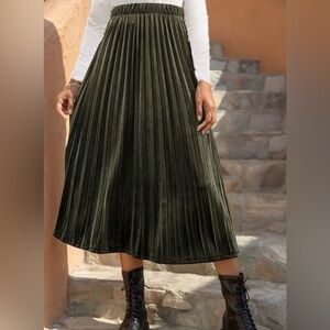 Green Pleated Velvet Midi Skirt